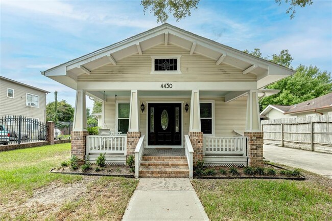 Building Photo - 4430 McKinney St