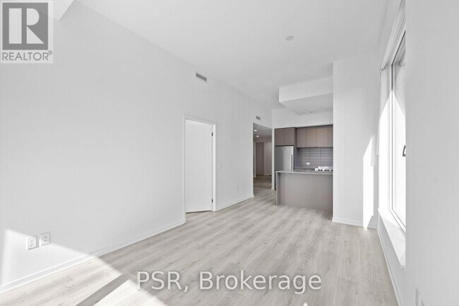 Building Photo - 101 Roehampton Ave