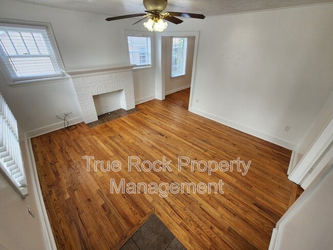 Building Photo - 1112 E Corona St