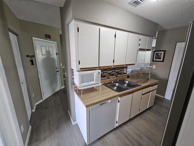 Foto del edificio - 18306 NW 68th Ave