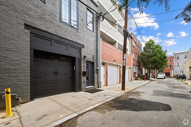 Building Photo - 702 Alter St