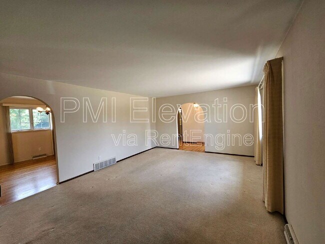 Foto del edificio - 250 E Graves Ave