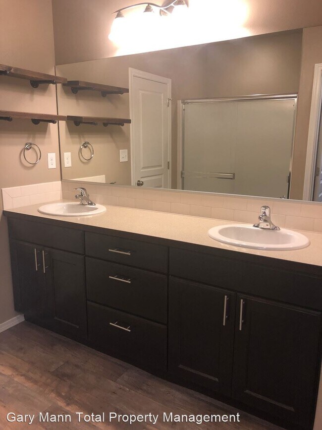 Foto del edificio - 3 br, 2 bath House - 1326 E Burr Ave
