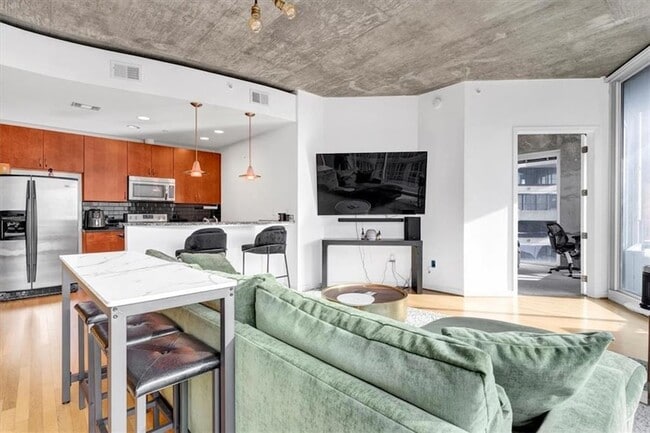 Foto del edificio - 400 W Peachtree St NW