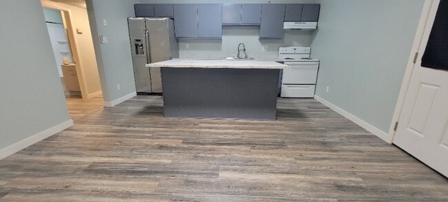 Foto del edificio - 102 W Basic Rd