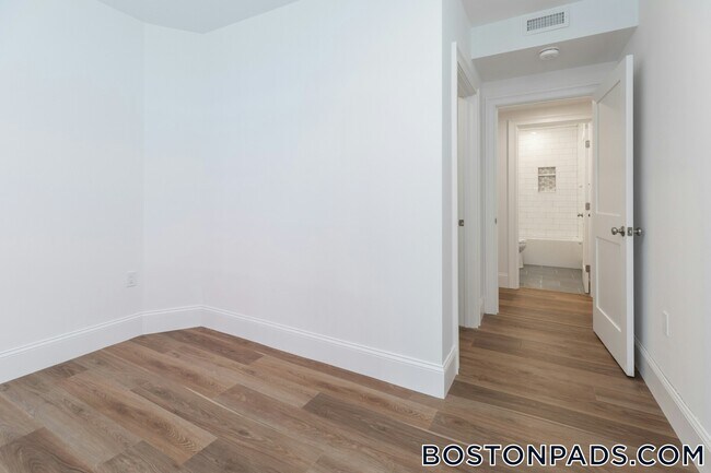 Foto del edificio - 143 E Cottage St