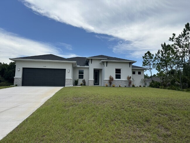 Building Photo - "Rare find - 4 bedroom, 3 bathroom plus bo...