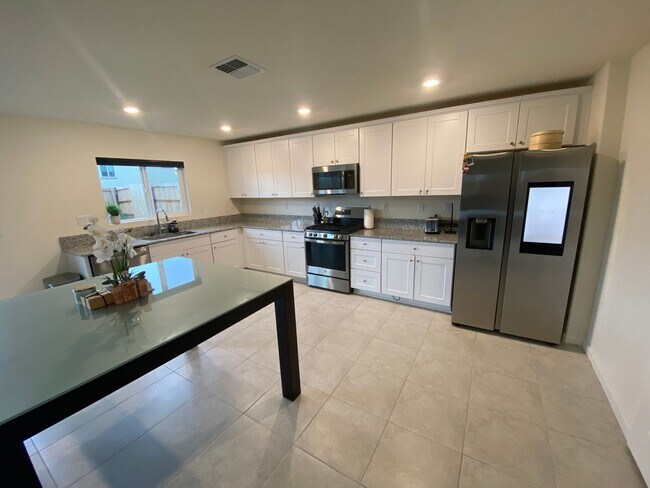 Building Photo - 8956 Elk Ravine Dr