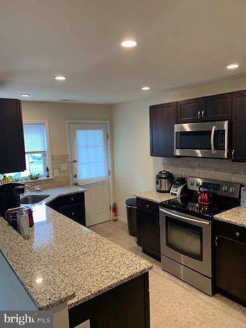 Building Photo - 95 Linden Ave