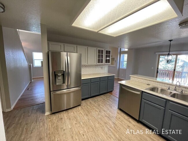 Foto del edificio - 5045 Sweetgrass Ln