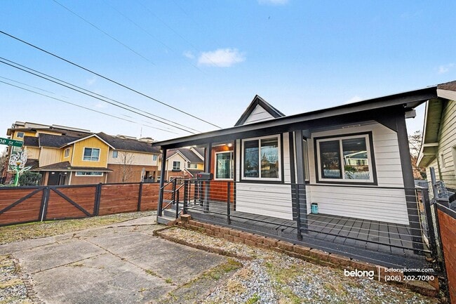 Building Photo - 3425 34th Ave S