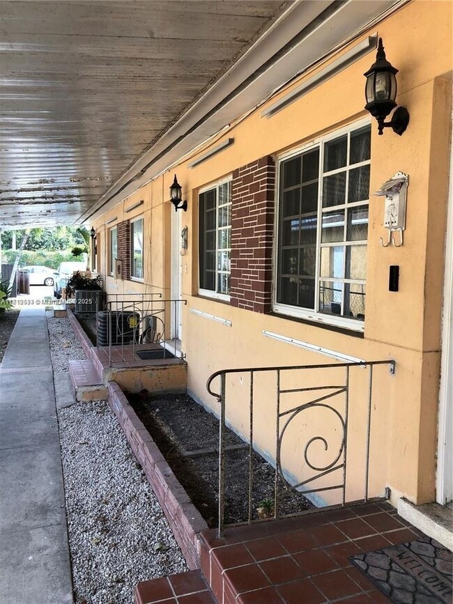 Building Photo - 751 SW 10th St