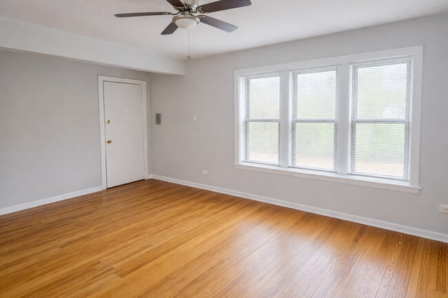 Foto del edificio - 2125 E 67th St