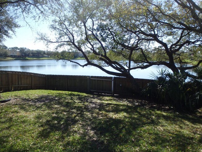Building Photo - Large 4 BR Home in West Melbourne