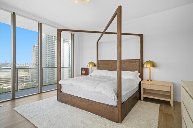 Foto del edificio - 2678 Tigertail Ave