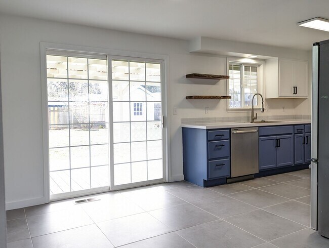 Foto del edificio - 3-Bedroom, 2-Bath Home With Large Patio an...