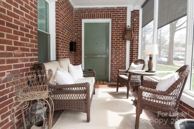 Foto del edificio - 2129 Dartmouth Pl