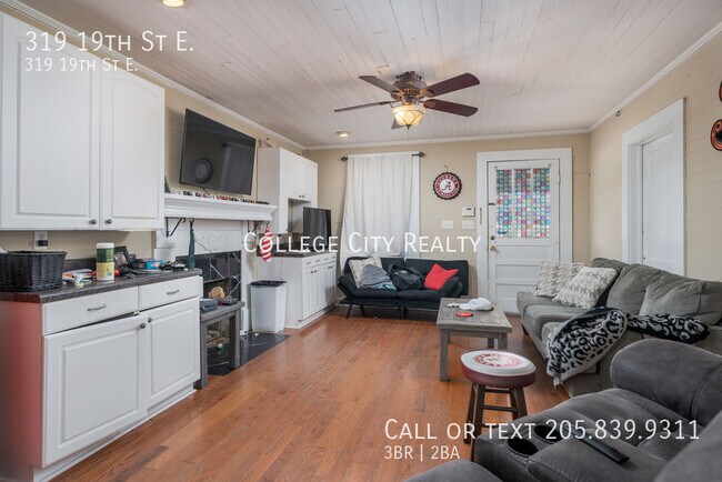 Building Photo - 319 19th St E