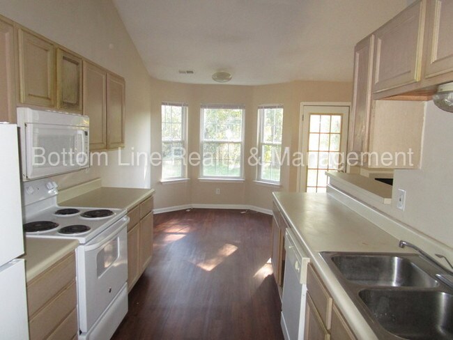 Building Photo - 5721 Silver Eagle Dr