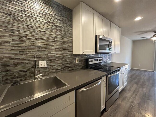 Foto del edificio - 2 Bed 1.5 Townhouse in South Salem w/Fence...