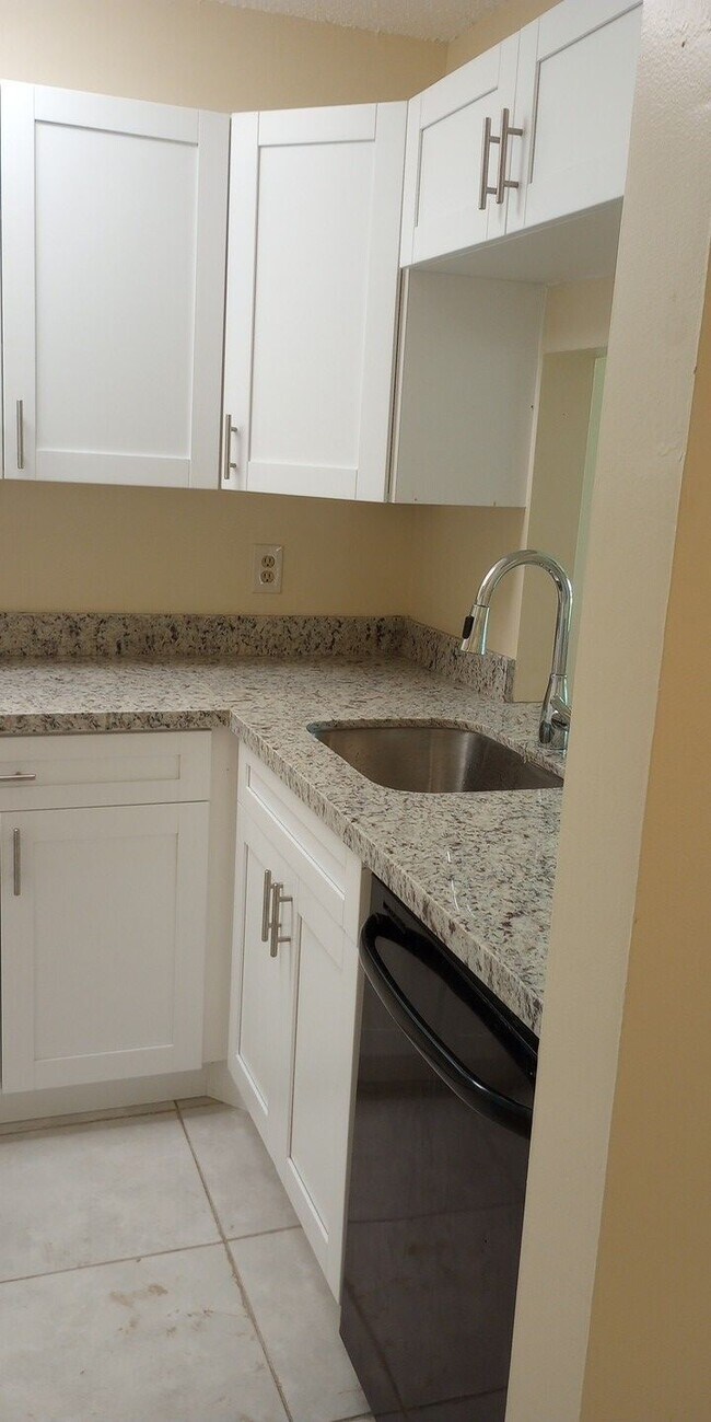 Foto del edificio - 10000 NW 4th St