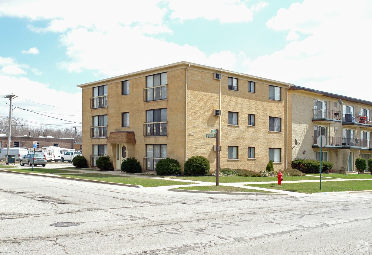 Primary Photo - 3061 N Elm St