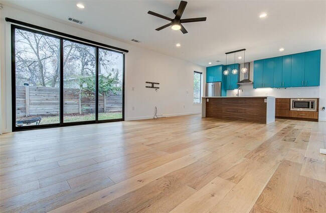 Building Photo - 2903 Prado St