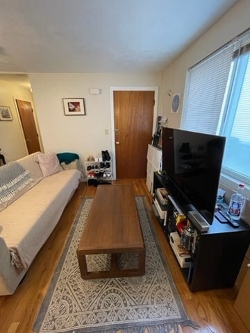 Foto del edificio - 144 Thorndike St