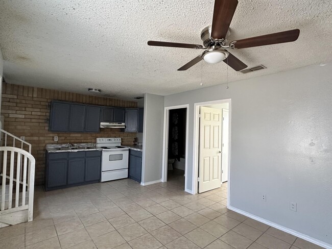 Building Photo - 311 Soria Dr