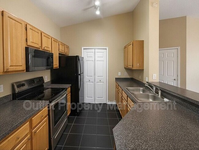 Building Photo - 6071 Westgate Dr
