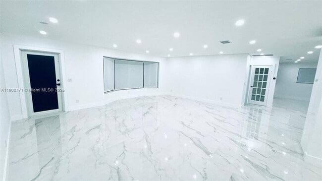 Foto del edificio - 4719 Madison St