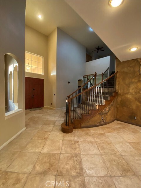 Foto del edificio - 13581 Canyon Crest Rd