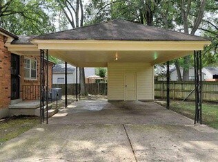 Building Photo - 411 Rosser Rd