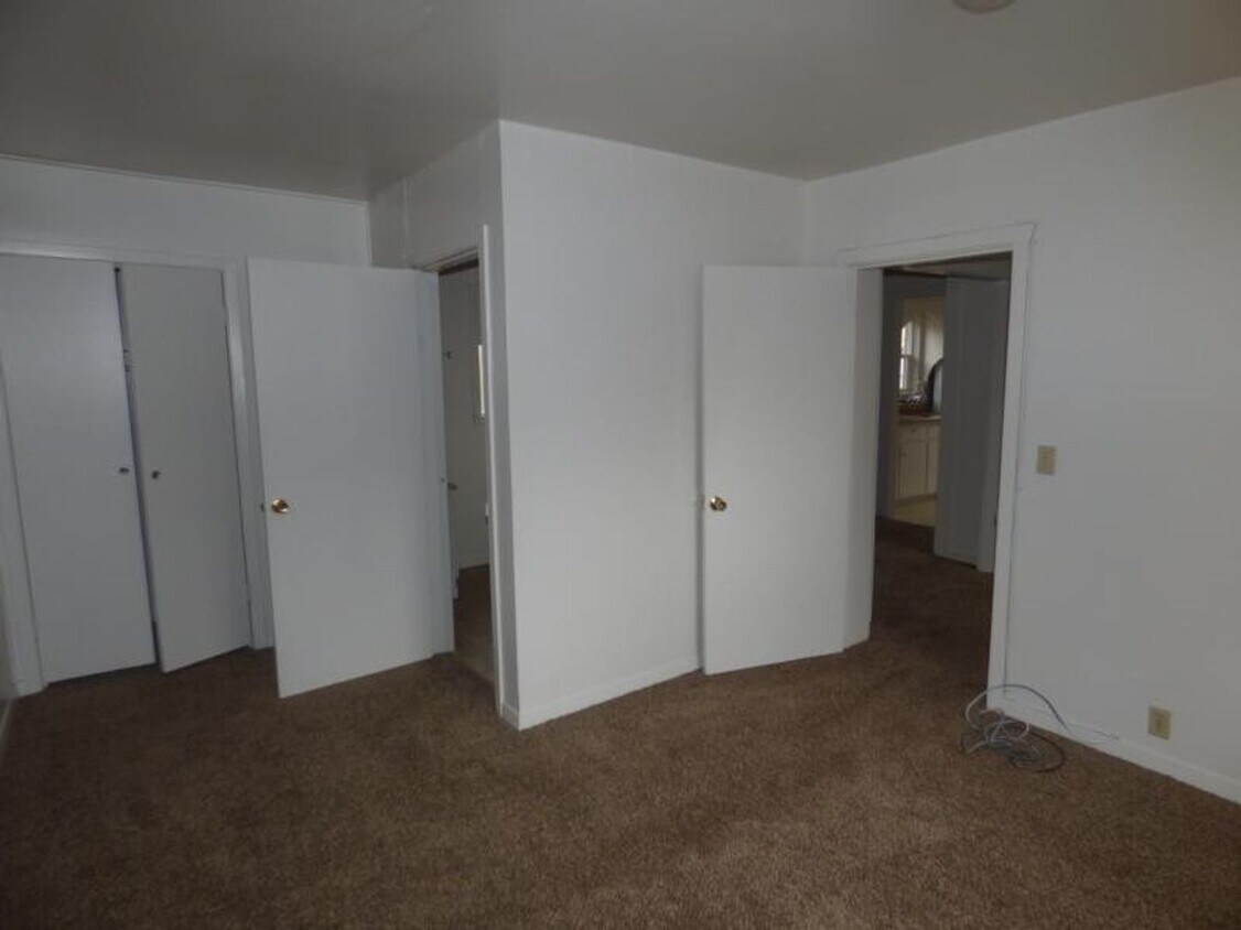 Foto del edificio - 1 Bedroom Apt in town. Water and trash included