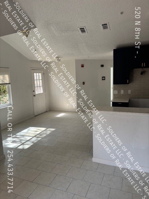 Building Photo - 520 N 8th St