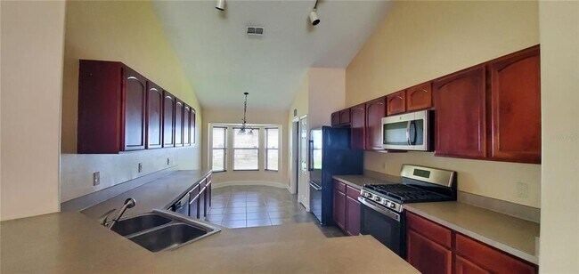 Building Photo - 1498 Sunset Village Blvd