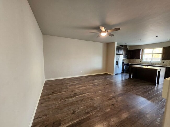Building Photo - Beautiful 3 Bed/2.5 Bath Pahlisch Townhome...