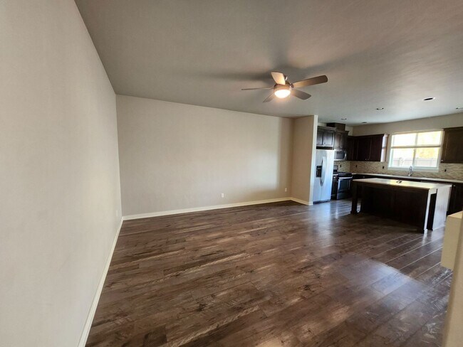 Foto del edificio - Beautiful 3 Bed/2.5 Bath Pahlisch Townhome...