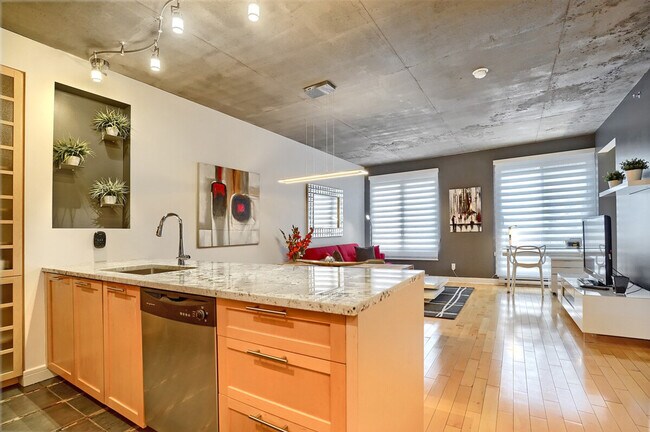 Building Photo - 10 Rue Carmichael