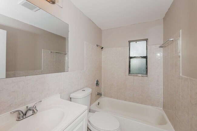 Foto del edificio - 3401 NW 18th Pl