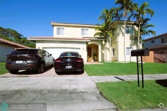 Building Photo - 1305 N 30th Ct