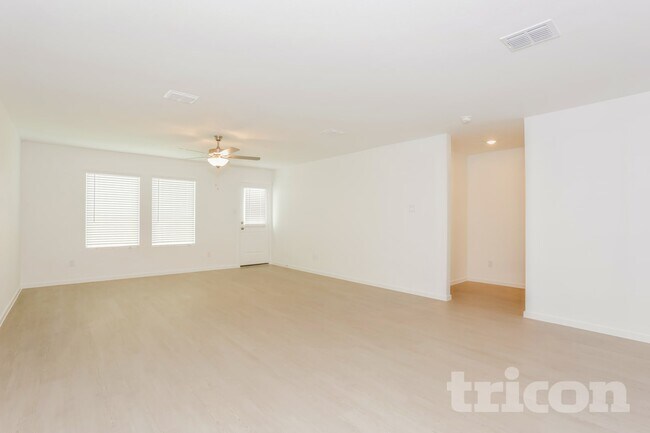 Foto del edificio - 15208 Grappling Irons Ln