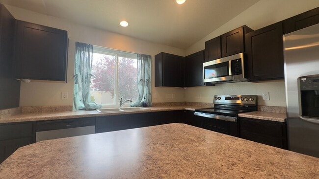 Building Photo - Great House in Thompson River Crossing