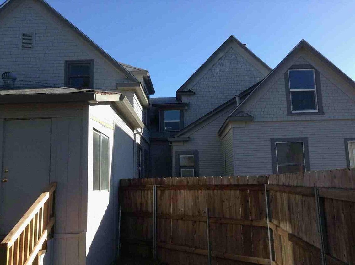 110 W Vine St, Lodi, CA 95240 Townhome Rentals in Lodi CA