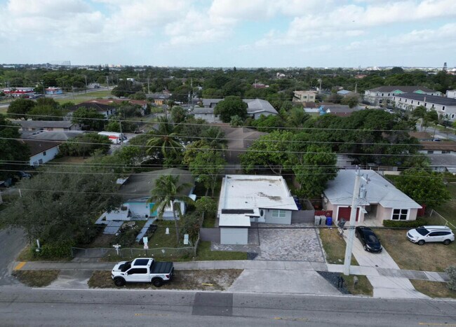 Foto del edificio - 707 NW 3rd Ave