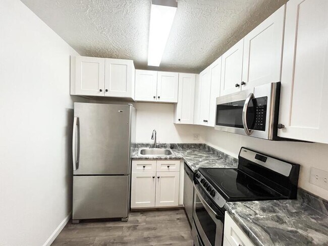 Building Photo - 330 E 700 S - 1 - L 307