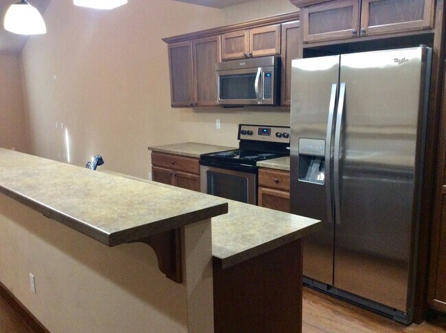 Building Photo - 3 bedroom, 2.5 bath Town home