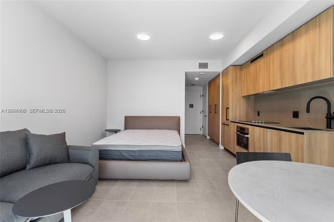 Foto del edificio - 121 NE 5th St
