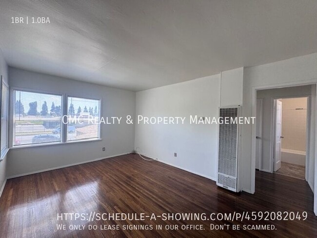 Building Photo - 4841 1/2 Clark Ave-
