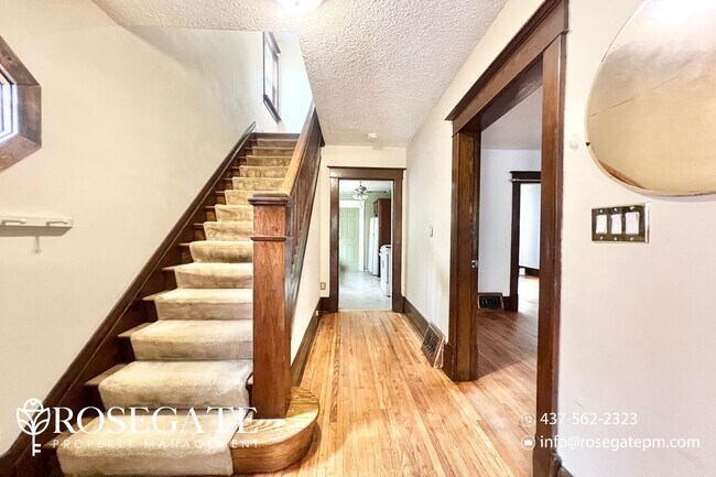 Building Photo - Spacious 4 Bed 3 Bath Semi-Detached Home i...